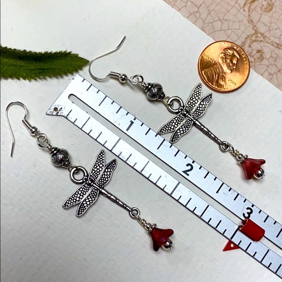 NWOT Dragonfly earrings pink flowers artisan - Picture 4 of 4